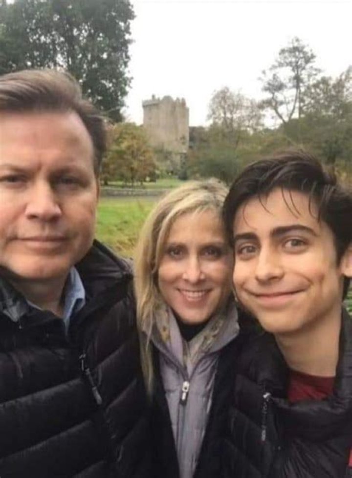 Aidan Gallagher Biography, Age, Height, Wife, Net Worth, Family