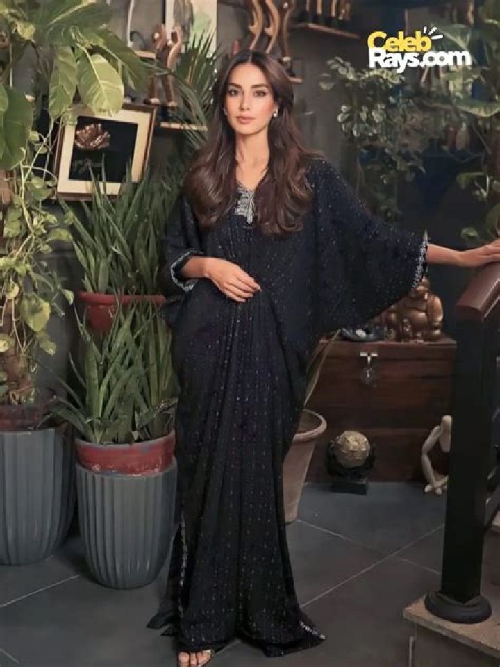Iqra Aziz Biography, Age, Height, Husband, Net Worth, Family