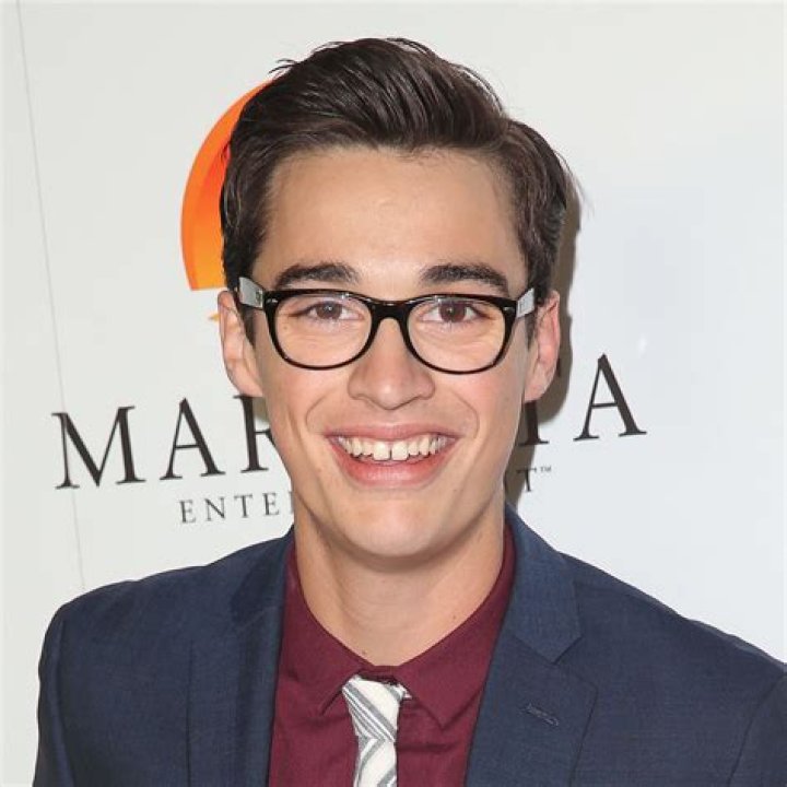 Joey Bragg Biography, Age, Height, Wife, Net Worth, Family