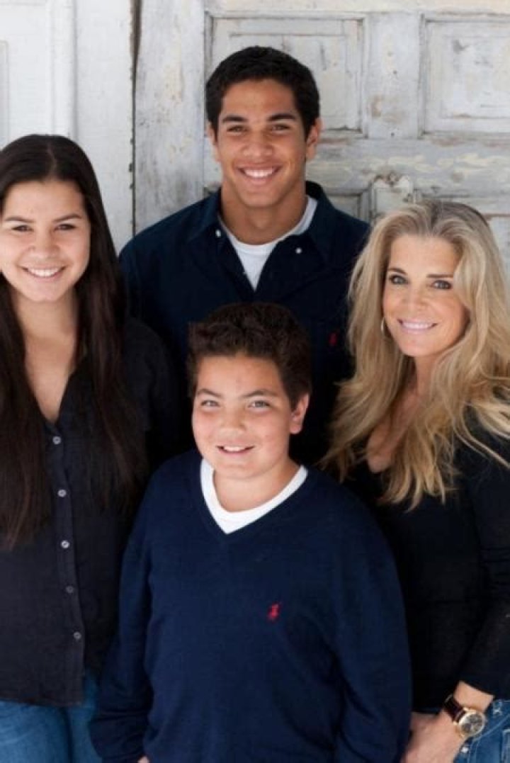 Junior Seau Biography, Age, Height, Wife, Net Worth, Family