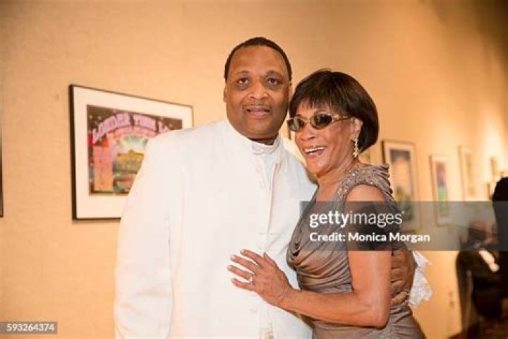 LaMont "ShowBoat" Robinson Biography, Age, Height, Wife, Net Worth, Family