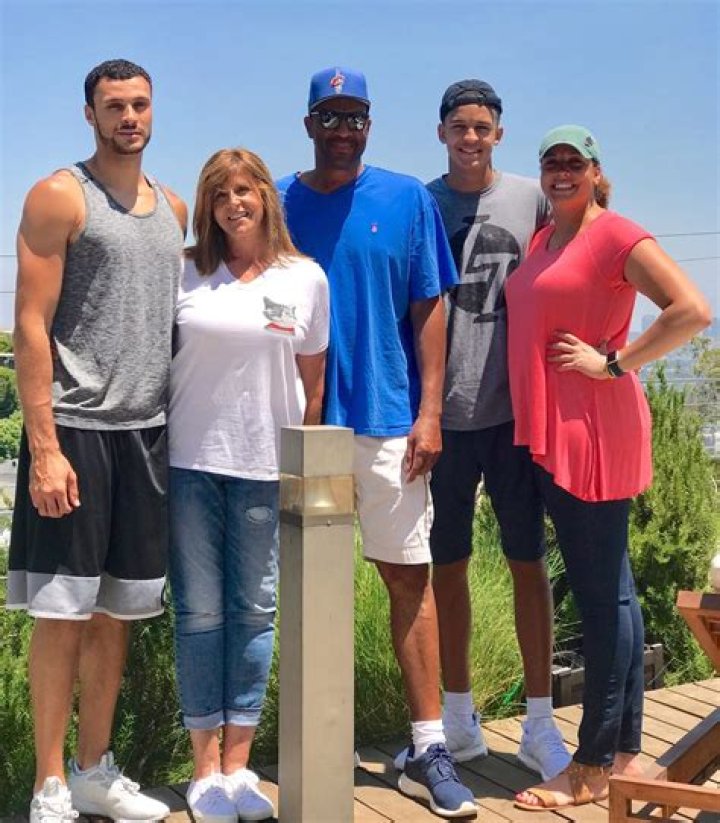 Larry Nance Biography, Age, Height, Wife, Net Worth, Family