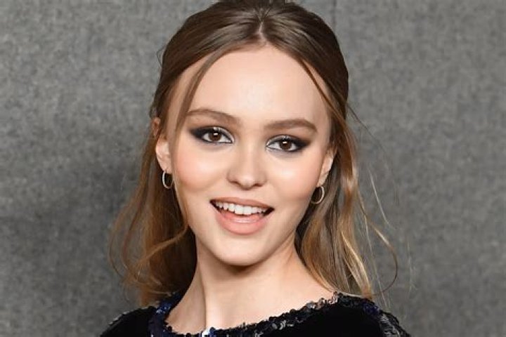 Lily-Rose Depp biografía, edad, altura, esposa, net worth, familia