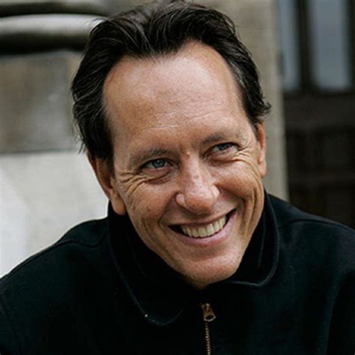 Richard E. Grant Biography, Age, Height, Wife, Net Worth, Family