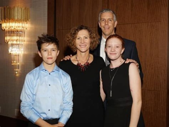 Russell Gewirtz Biography, Age, Height, Wife, Net Worth, Family