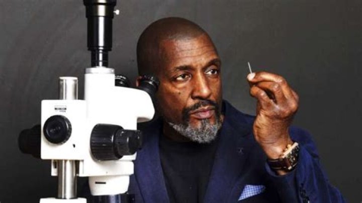 Willard Wigan Biography, Age, Height, Wife, Net Worth, Family